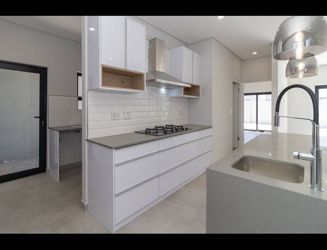 4 BEDROOM HOUSE FOR SALE IN SANDOWN